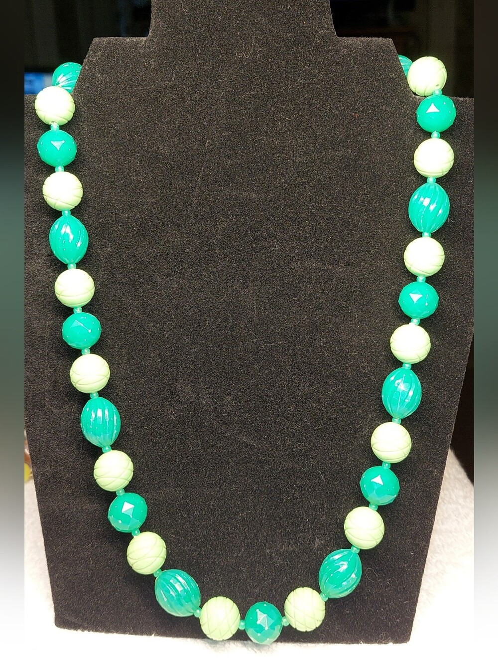 Vintage Green Beaded Necklace - Elegant Statement Jewelry